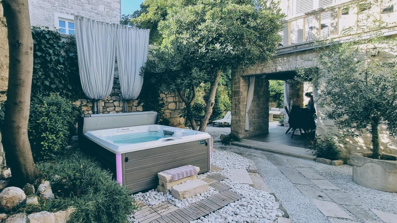 Rector'S Villa - Charming Retreat In Old Town With Jacuzzi In Private Courtyard Rab Town Exterior foto