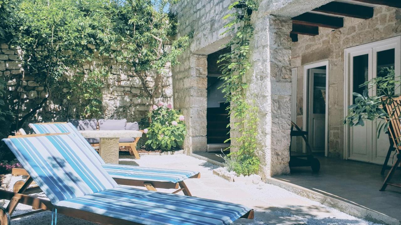 Rector'S Villa - Charming Retreat In Old Town With Jacuzzi In Private Courtyard Rab Town Exterior foto
