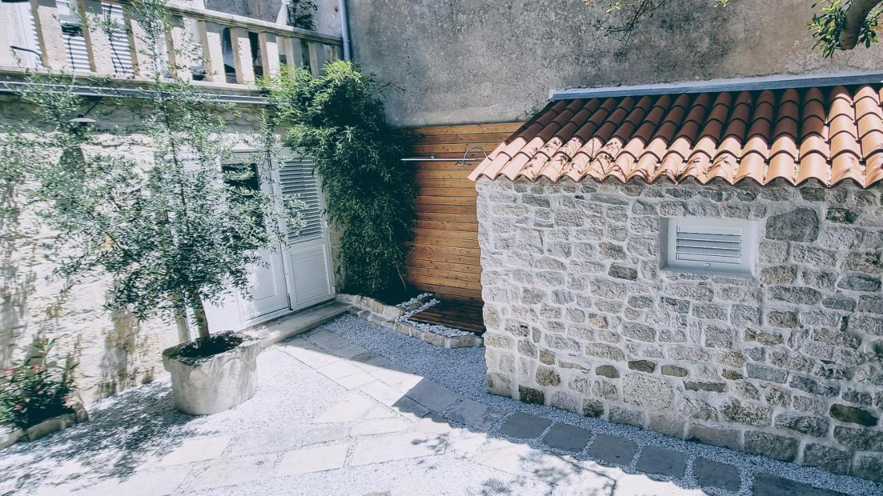 Rector'S Villa - Charming Retreat In Old Town With Jacuzzi In Private Courtyard Rab Town Exterior foto