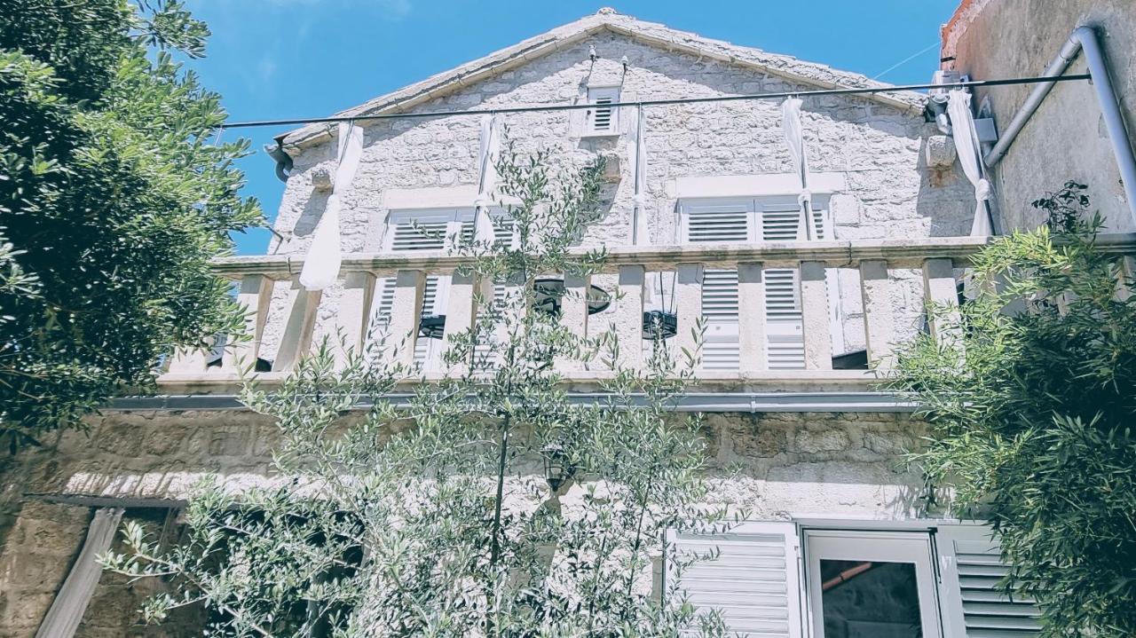 Rector'S Villa - Charming Retreat In Old Town With Jacuzzi In Private Courtyard Rab Town Exterior foto