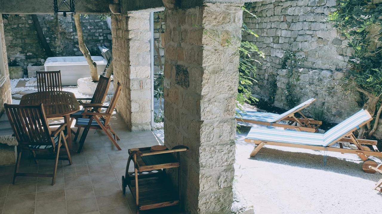 Rector'S Villa - Charming Retreat In Old Town With Jacuzzi In Private Courtyard Rab Town Exterior foto