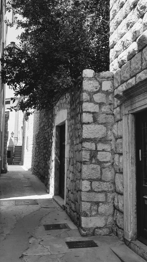 Rector'S Villa - Charming Retreat In Old Town With Jacuzzi In Private Courtyard Rab Town Exterior foto