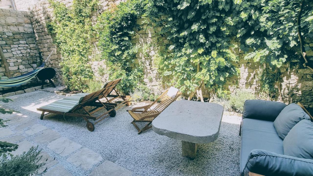 Rector'S Villa - Charming Retreat In Old Town With Jacuzzi In Private Courtyard Rab Town Exterior foto